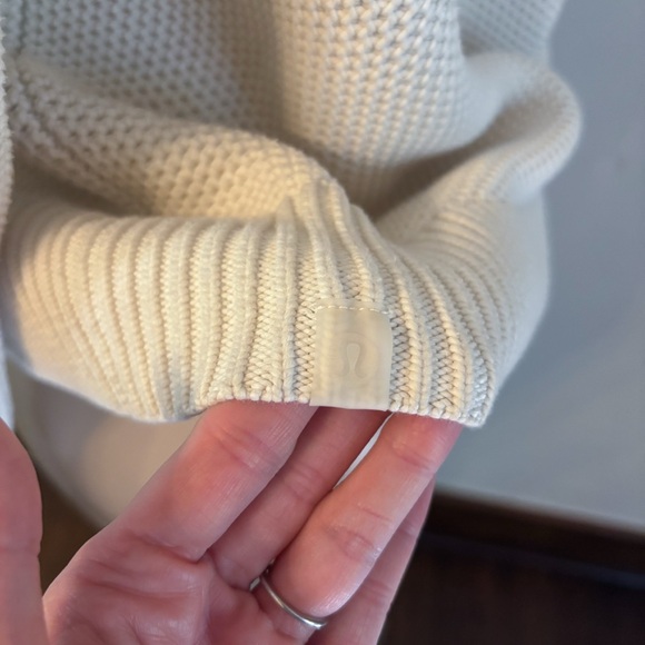 Lululemon Honeycomb Crewneck Oversized Sweater 3D Knit Cotton Bone Cream Sz XS - Picture 7 of 9